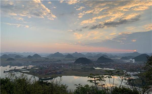 普者黑日出,可惜当时天气不是太好