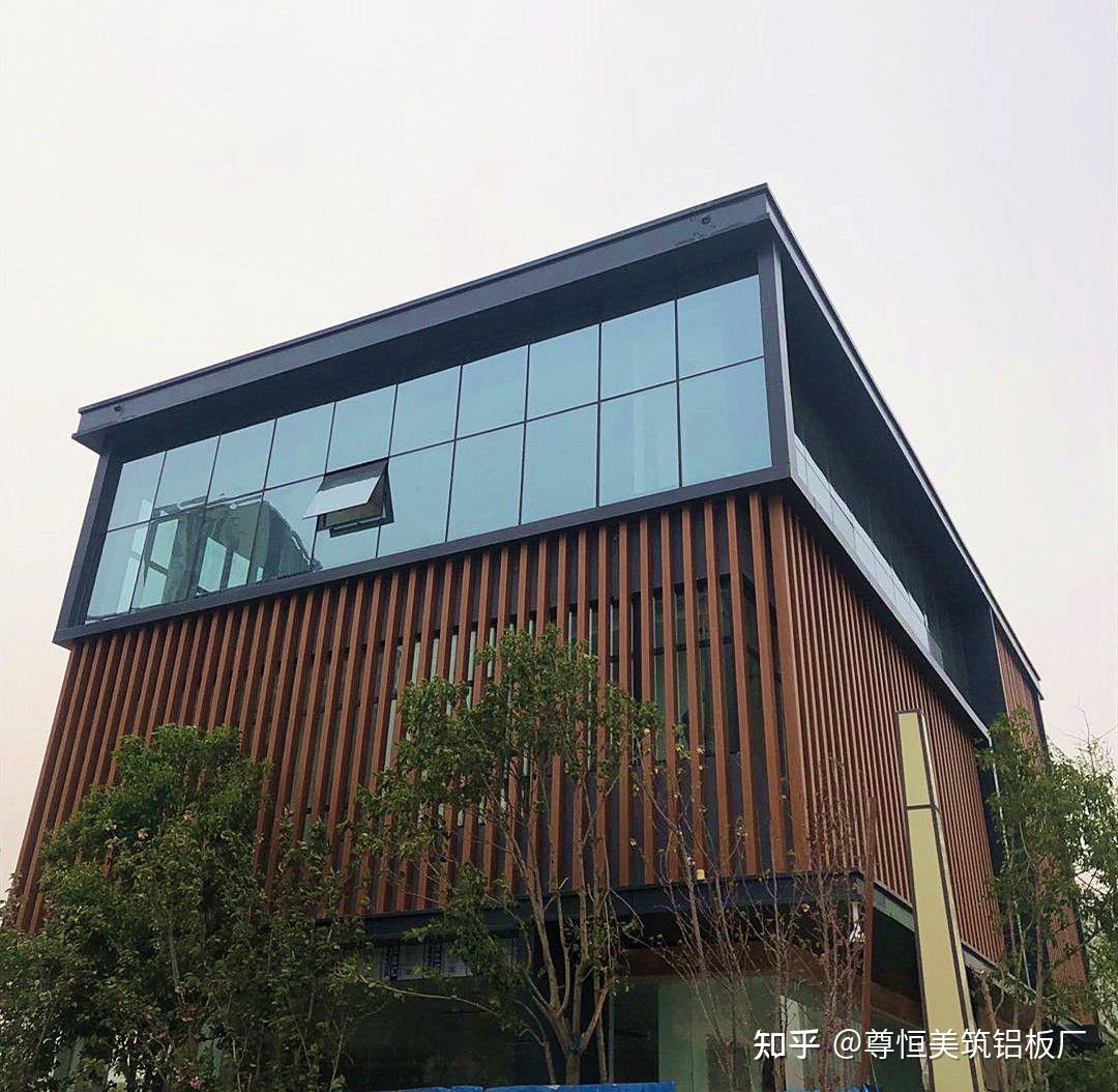 怎样才能选购到合适的仿木纹铝单板厂家? - 知乎