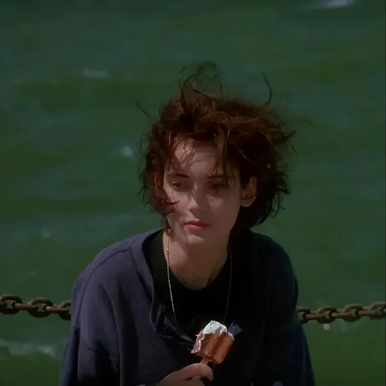 ins头像捂住冬天的耳朵