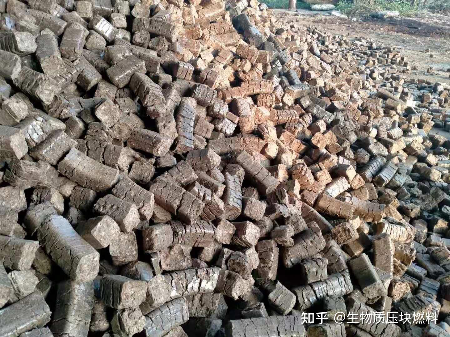 秸秆压块燃料在一般家用取暖炉中燃烧,一天12小时大约需要多少公斤