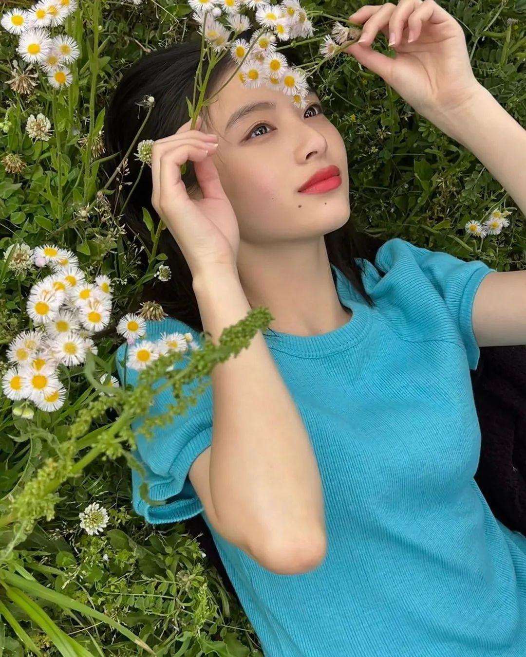 日本00后模特出口夏希完美脸蛋无瑕皮肤优雅气质生于中国