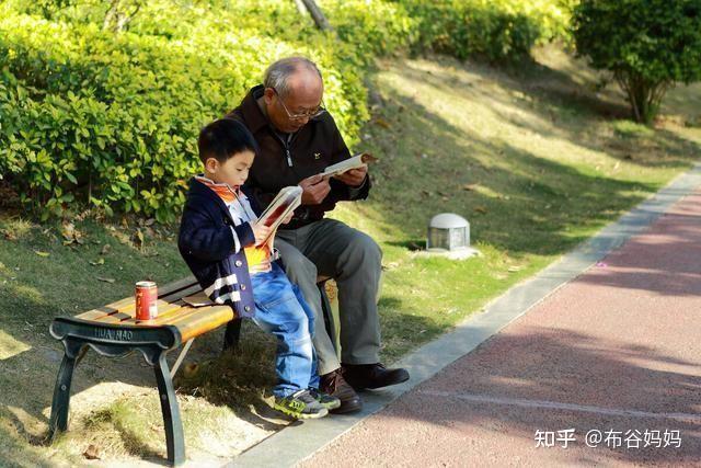 每日玩半天爷爷带孙子玩出高专注力上幼儿园后老师称赞