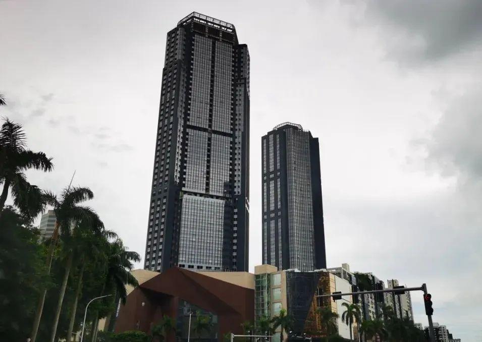 惨淡无人接盘昔日珠海第一高楼华融时代广场烂尾32年后惨遭流拍