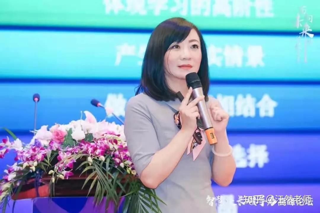 张悦颖,上海市世界外国语小学校长,2015年被评为上海市中小学特级校长