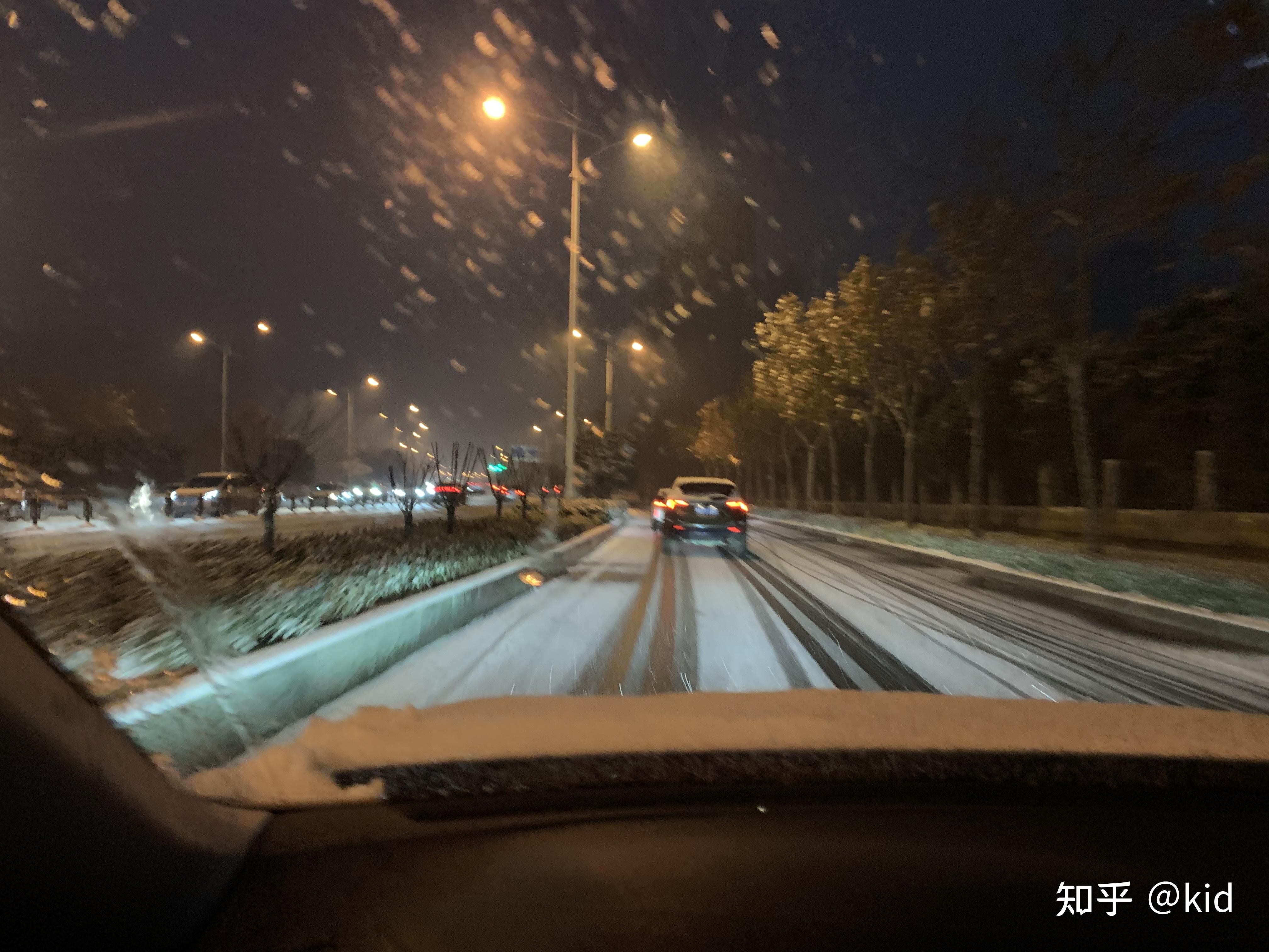 车窗外的雪景图片