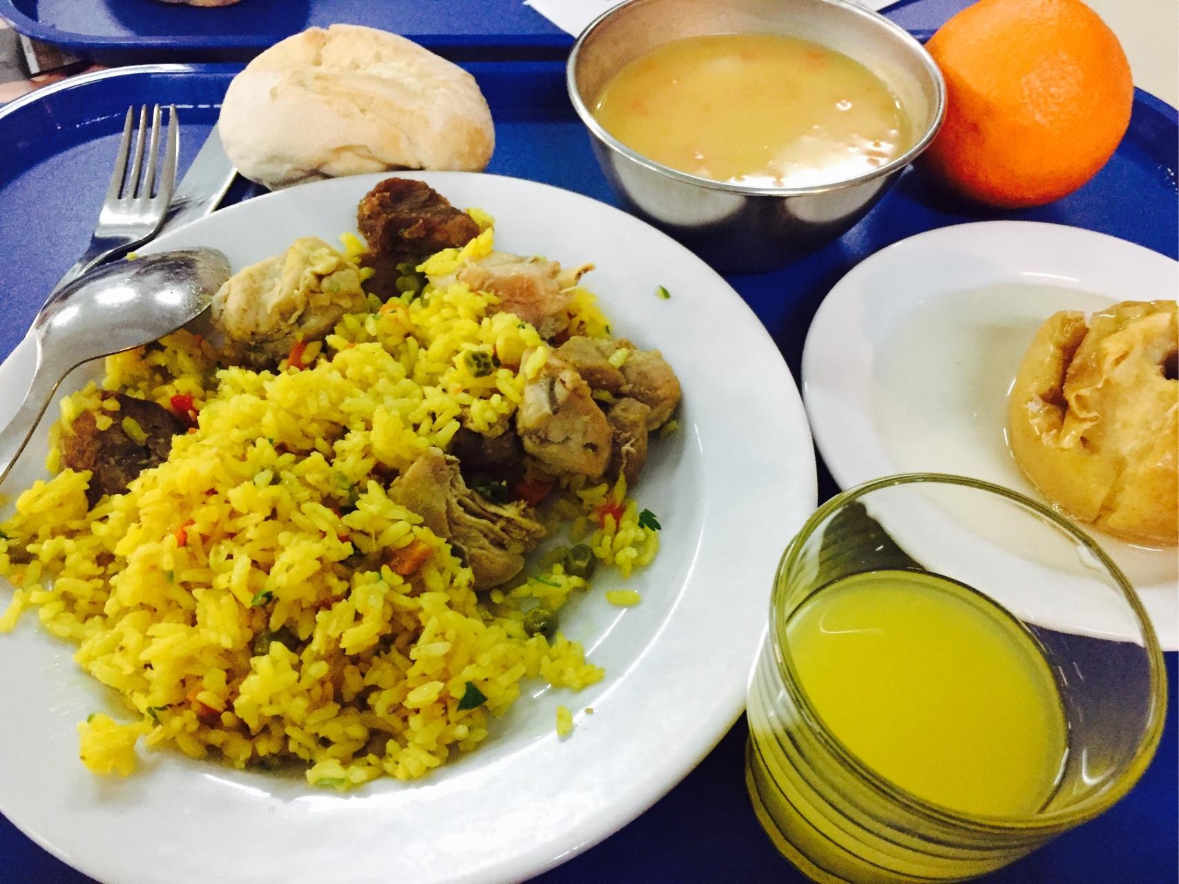 国外大学食堂是什么样子的?