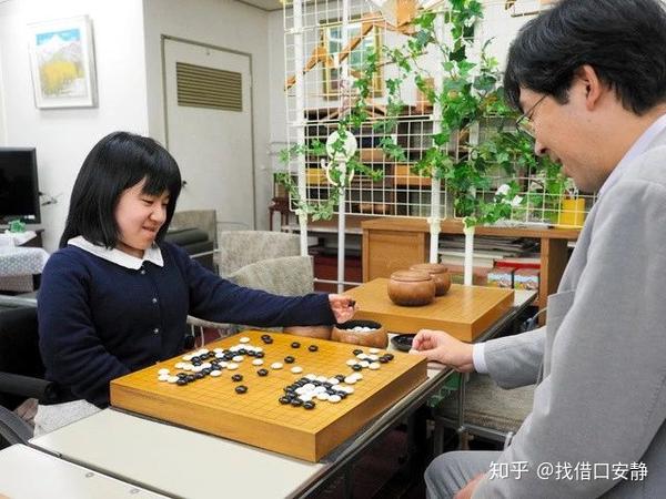 轮椅上的女棋手 17岁的加藤千笑 知乎