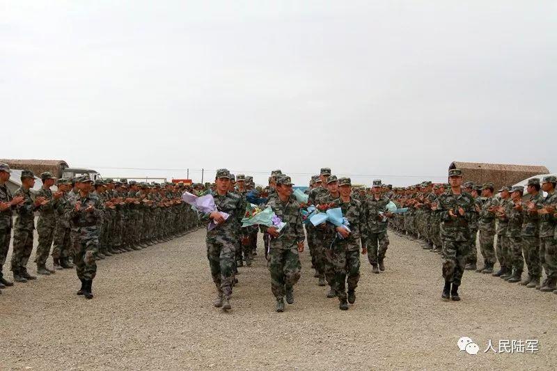 一个团1年5人一等功