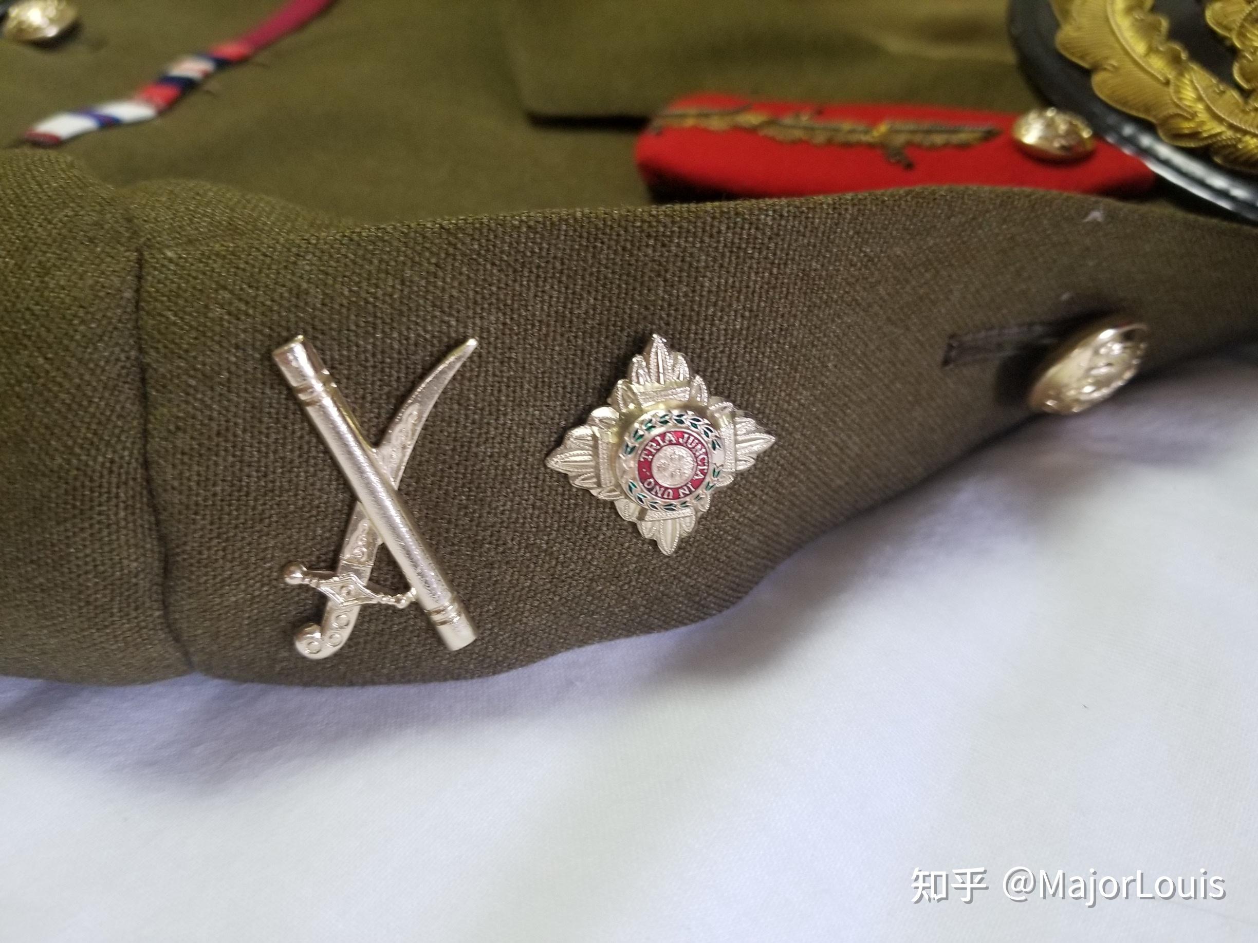 少将军衔,制式为老款巴斯星和将官标识肩章上的将官标识77一颗巴斯