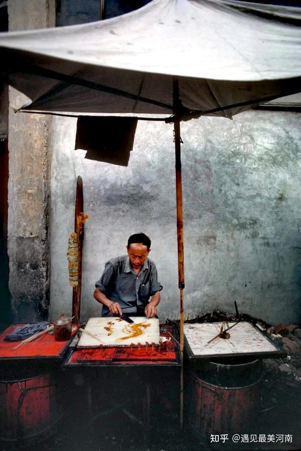 这是一组真实反映1983年中国全国各地的老照片