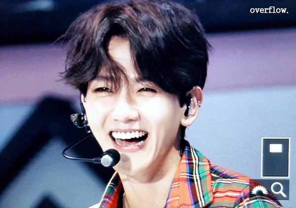 边伯贤 笑起来超级甜