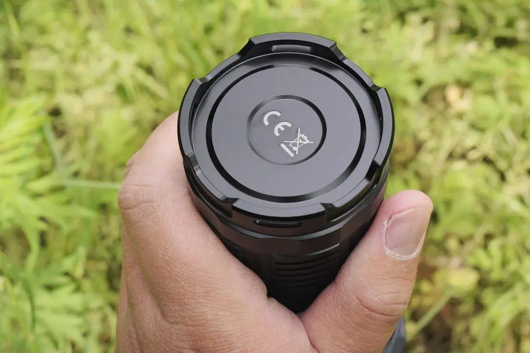 测评丨全能悍将fenixlr40rv20户外搜索强光手电体验