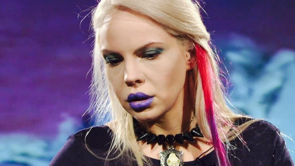 朱莉王有提到过用精神力让一个大兵跟随她的意念手