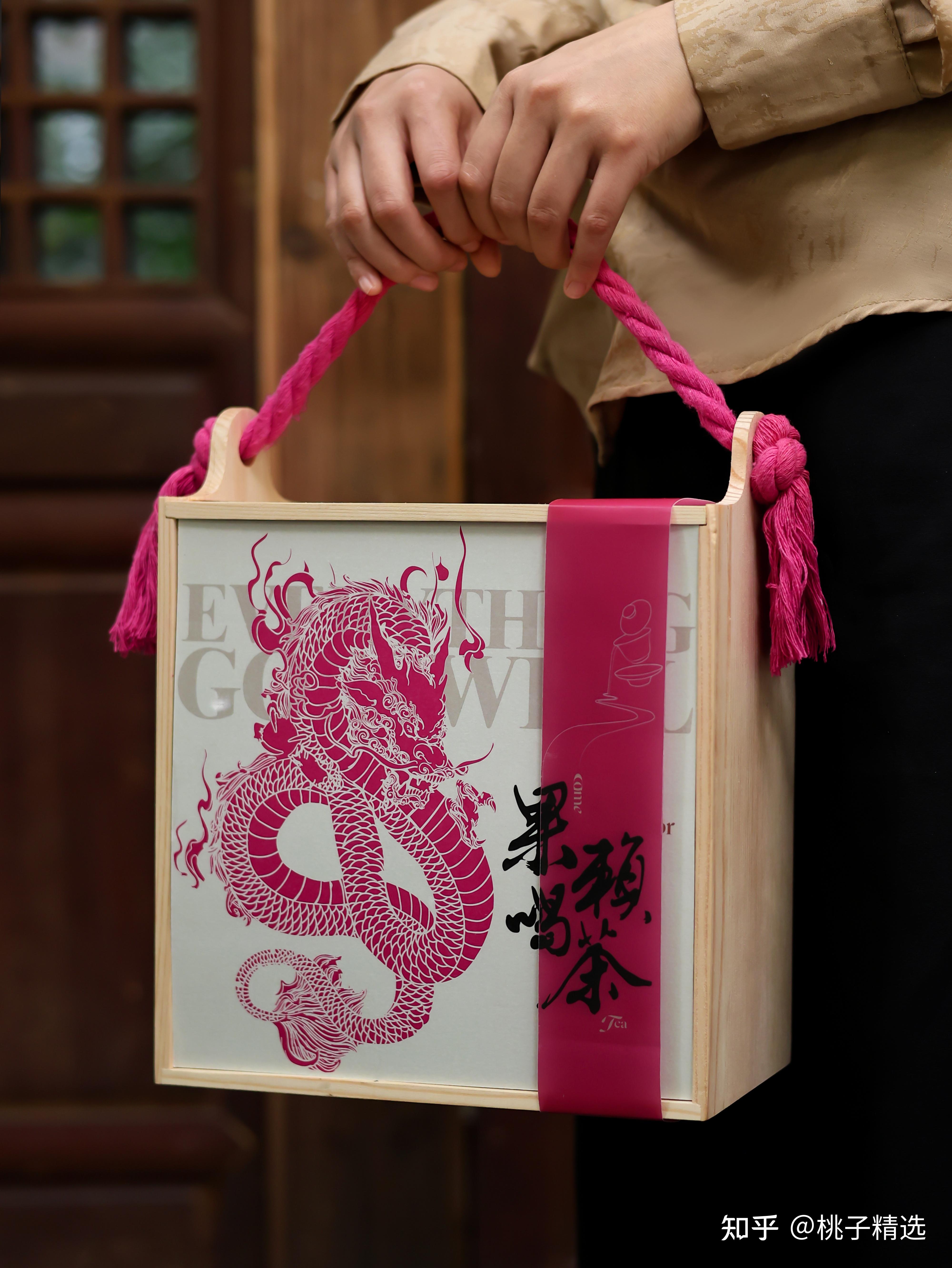 国潮龙年礼盒企业年会礼品定制分享