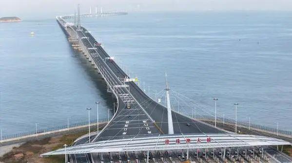 港珠澳大桥堵车 通关量连创历史新高!"北上潮"持续火热!
