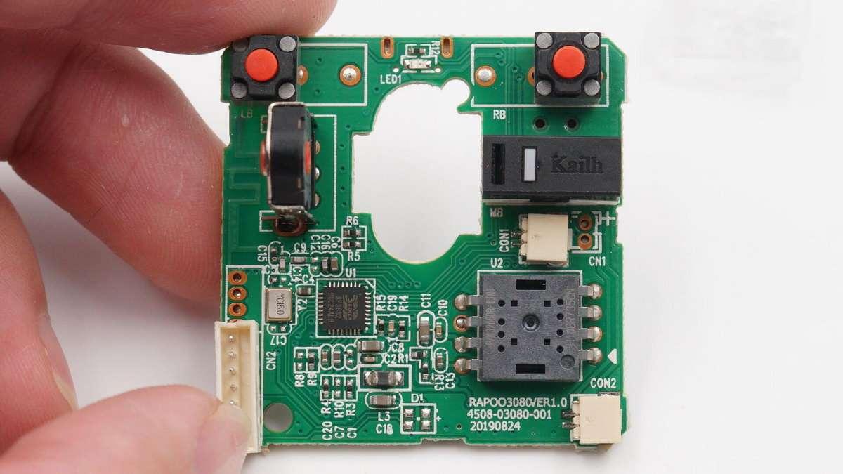 小板正面设有光电传感器,无线传输芯片,晶振,微动以及滚轮编码器等.