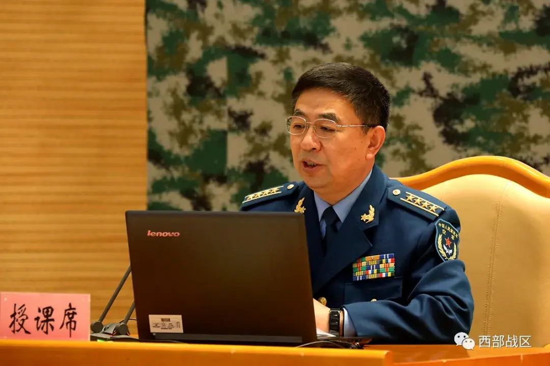 全军学习贯彻党的十九届五中全会精神宣讲团在西部战区展开宣讲