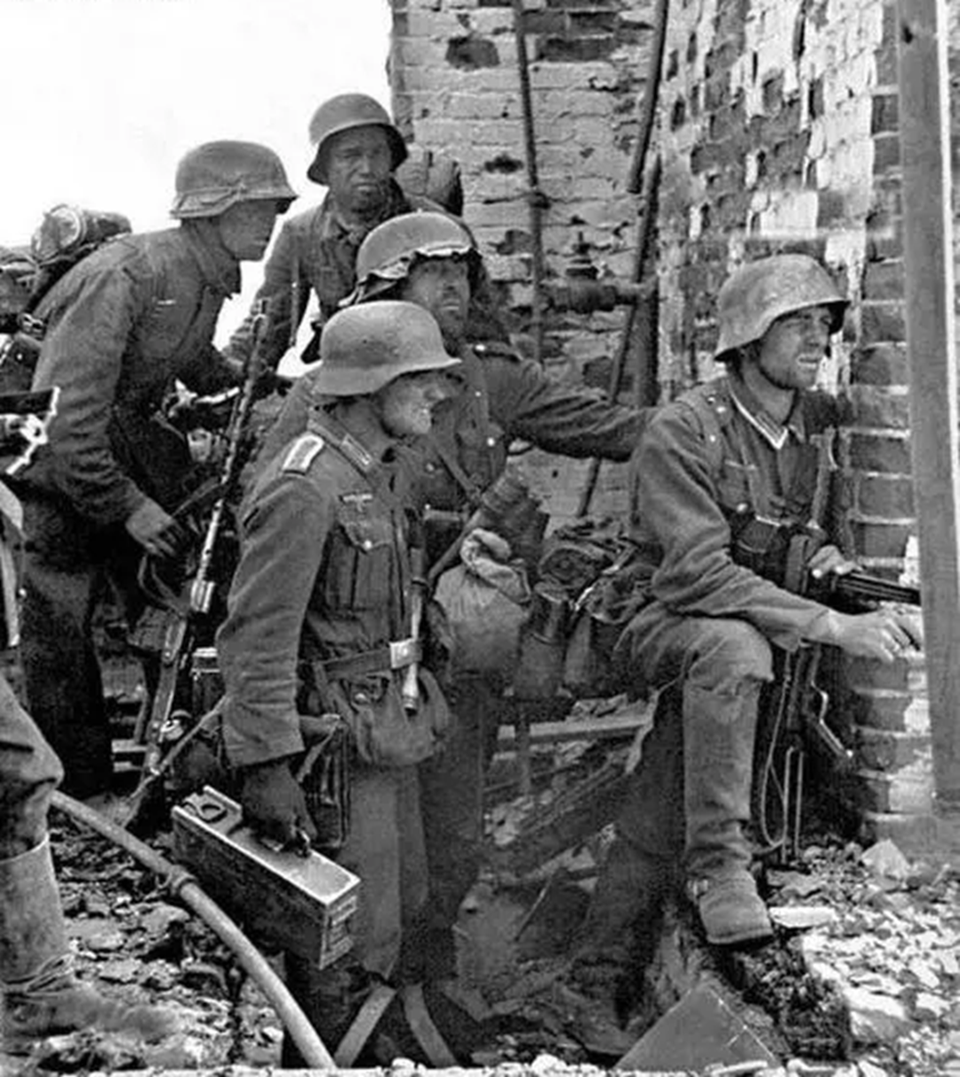 欧洲战场西西里岛战役美军和英军的一次算不上公平的竞赛