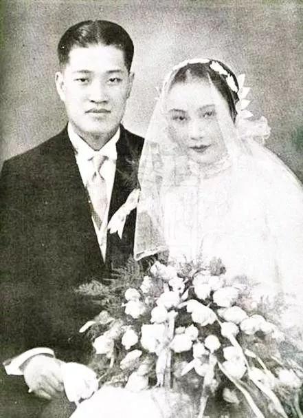 1944年春天,潘有声拿着商人们梦寐以求的专员委任状和滇缅公路的特别