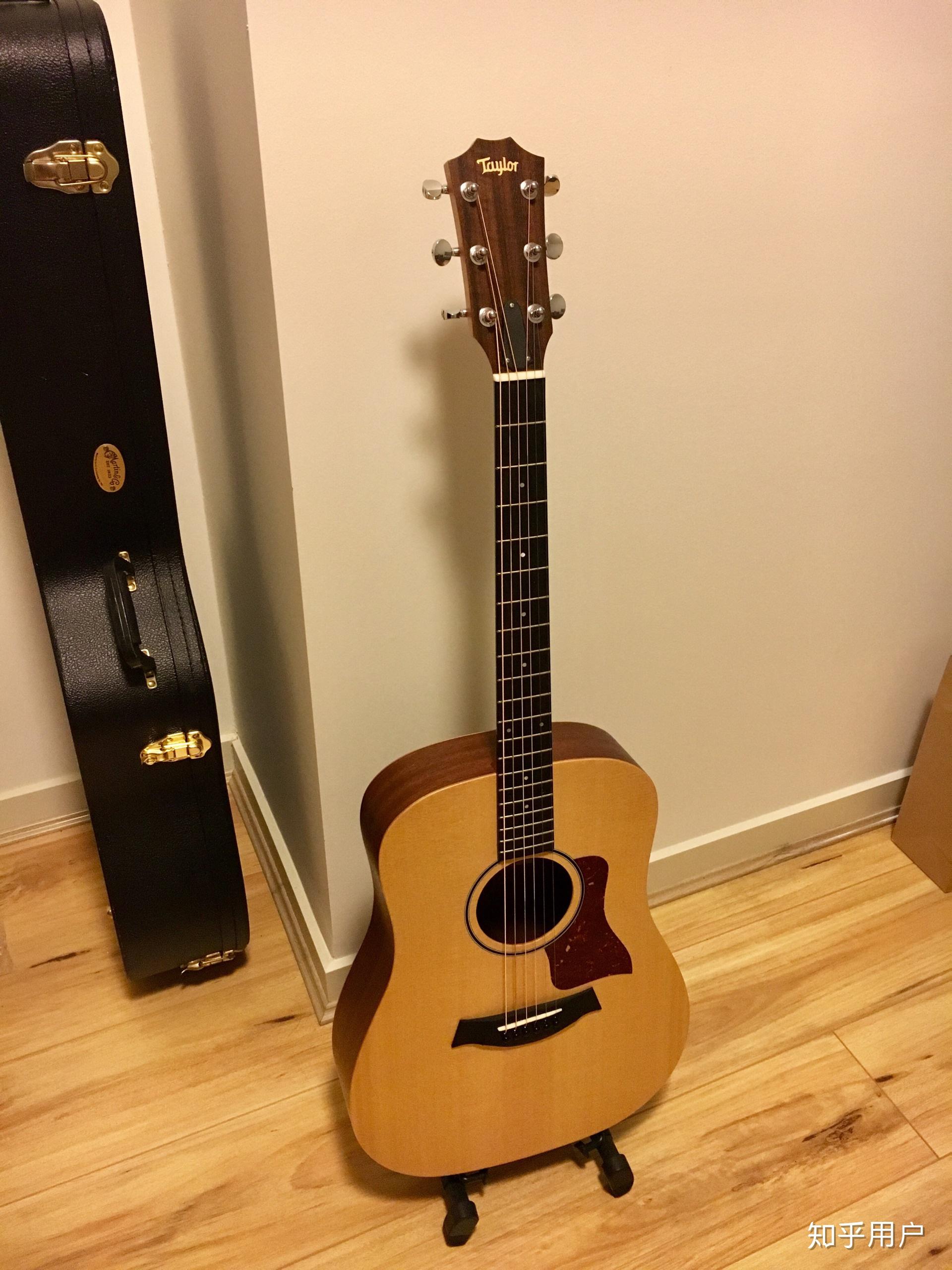 女,成人初学,第一把吉他,选泰勒taylor bbt还是academy a10?