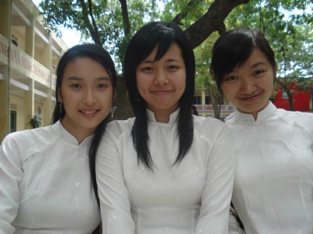 赏白衣奥黛:越南女学生美丽纯洁的校服|旗袍表妹,别样风情 - 知乎