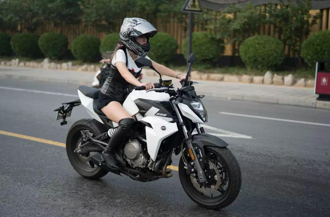 女生会骑摩托车是怎样的体验