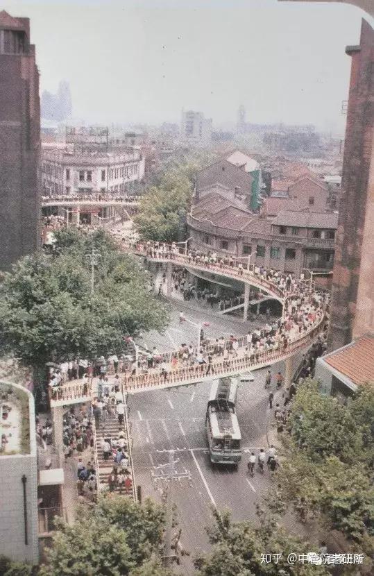 当年从电视台青海路门口看进去就是高高的电视塔.