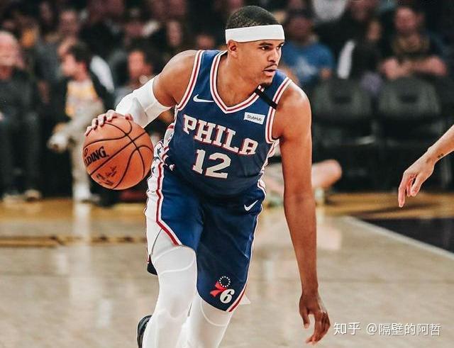 哈里斯关键三分锁定胜局全场球迷沸腾