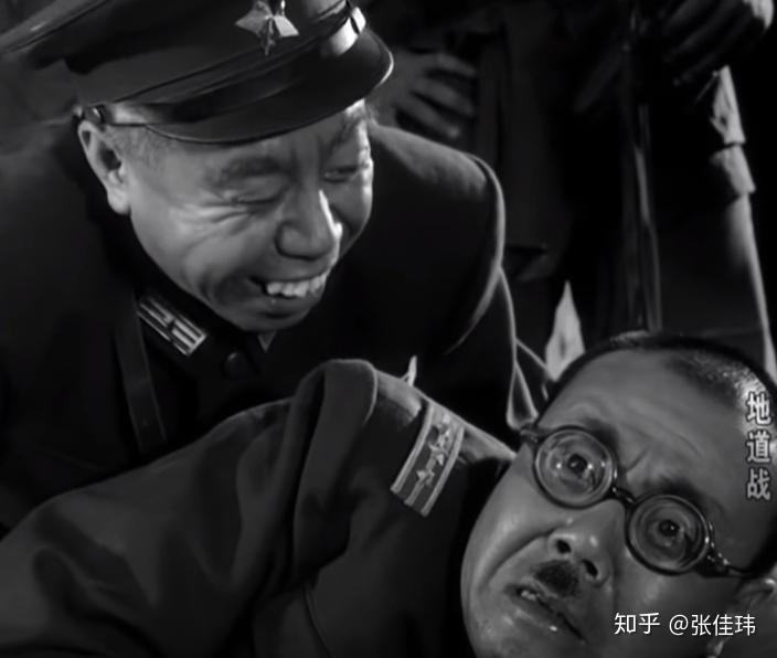 "山田队长,为了您的健康,我看,还是下次再来吧……"下一秒,汤司令变脸