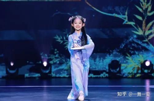 9岁女孩古金灵表演古典舞霍元甲走红网络网友她的眼睛在发光