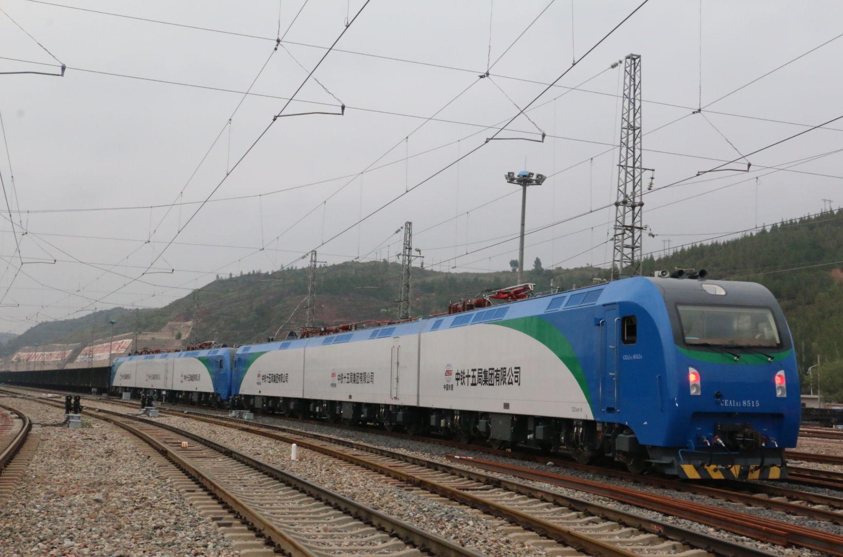 神十二型电力机车在包神铁路安全运行一周年 - 知乎