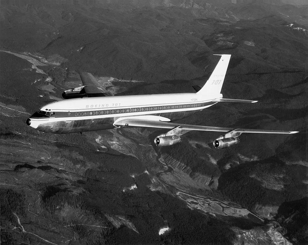 第一架生产的波音707-1201957年12月,波音707首次试飞成功,次年9月