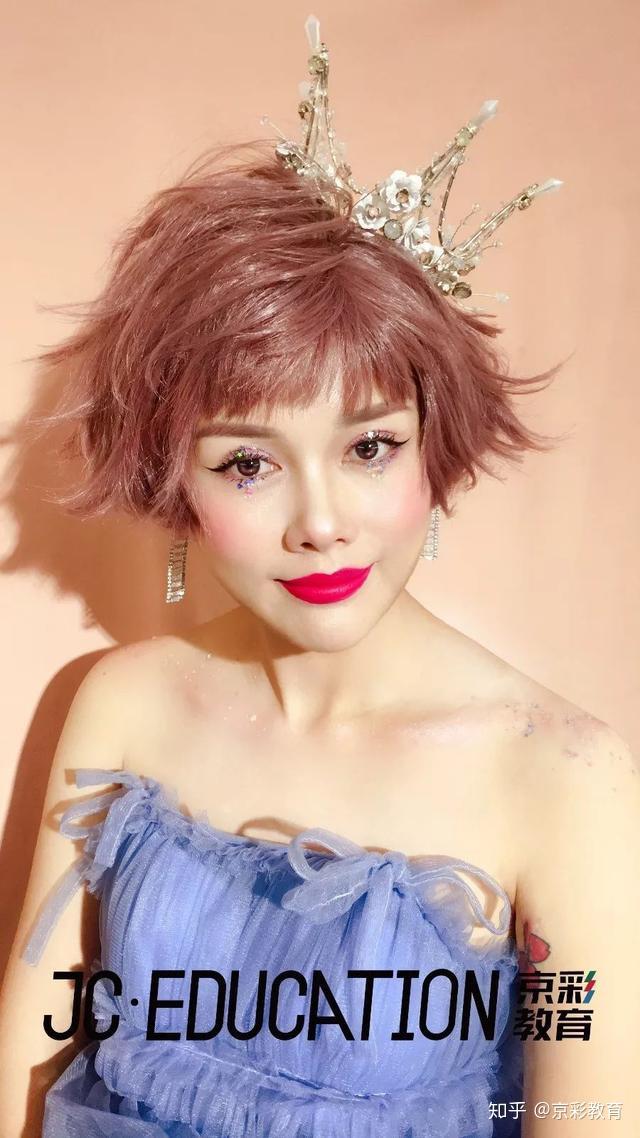 超级减龄的时尚晚宴妆容