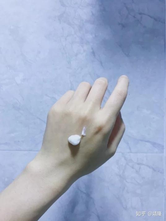 涂身体乳真的能美白吗(美白身体乳涂脸上会怎么样) 涂身体乳真的能美白吗(美白身体乳涂脸上会怎么样)