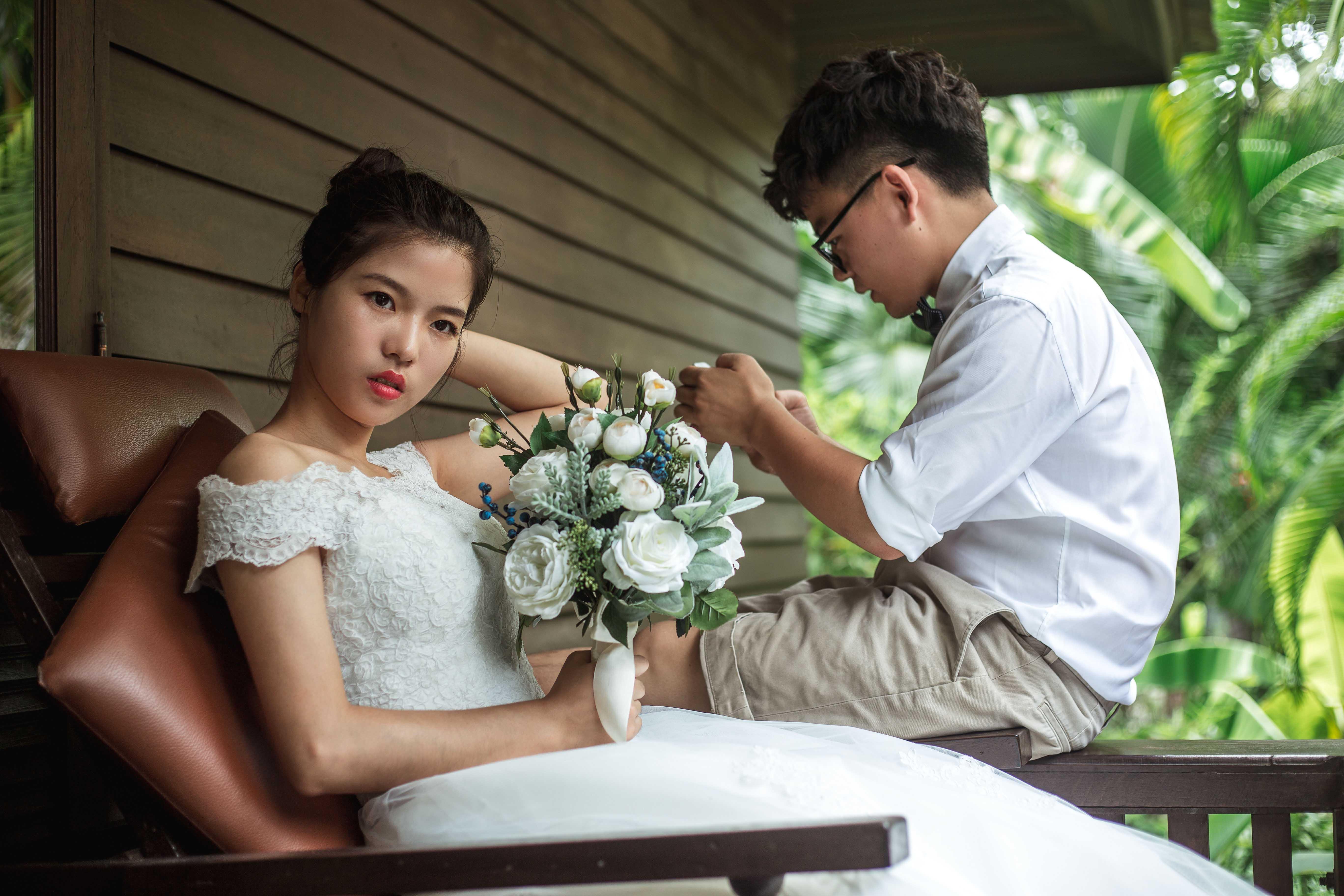 看,摄影师的自拍婚纱照