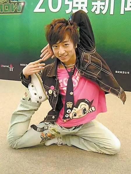 在《我型我秀》里,他当着蔡依林的面表演过《舞娘》,也是桑记忆最深刻