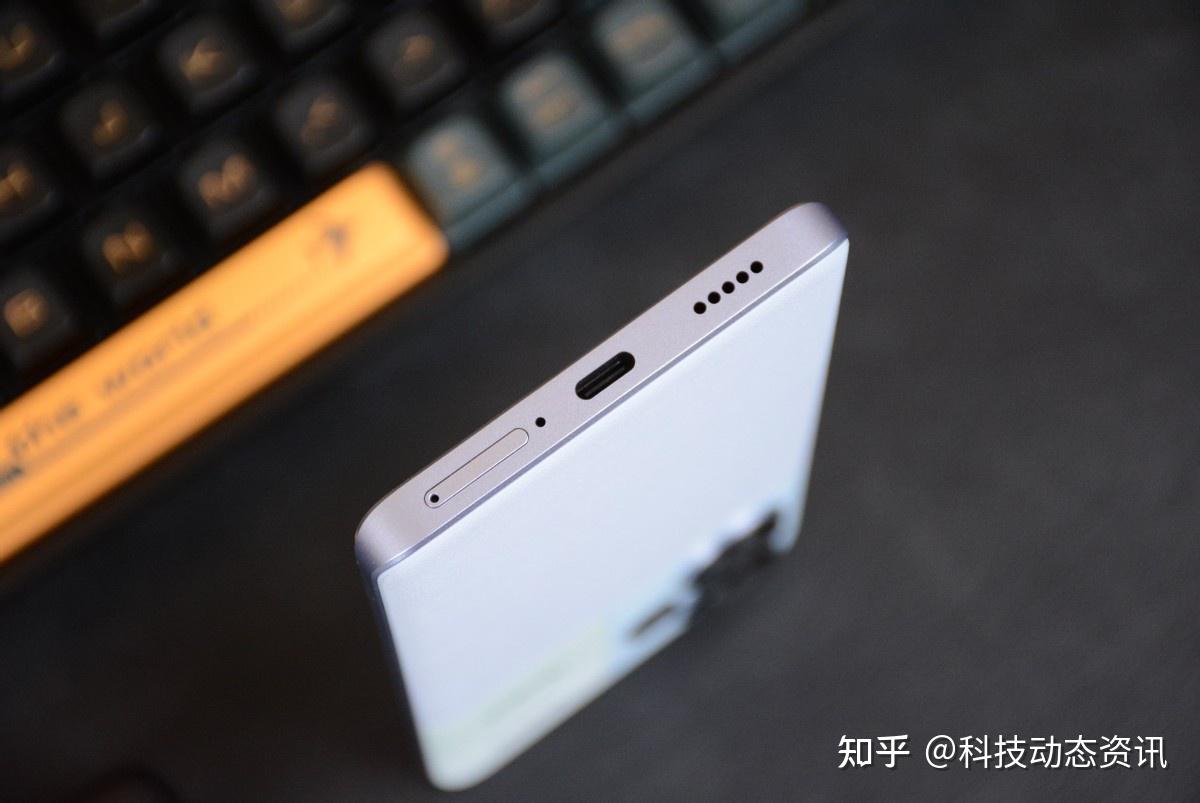 oppo和vivo仅卖几百块钱,华为却卖到2000元左右,性能跑分在30万左右