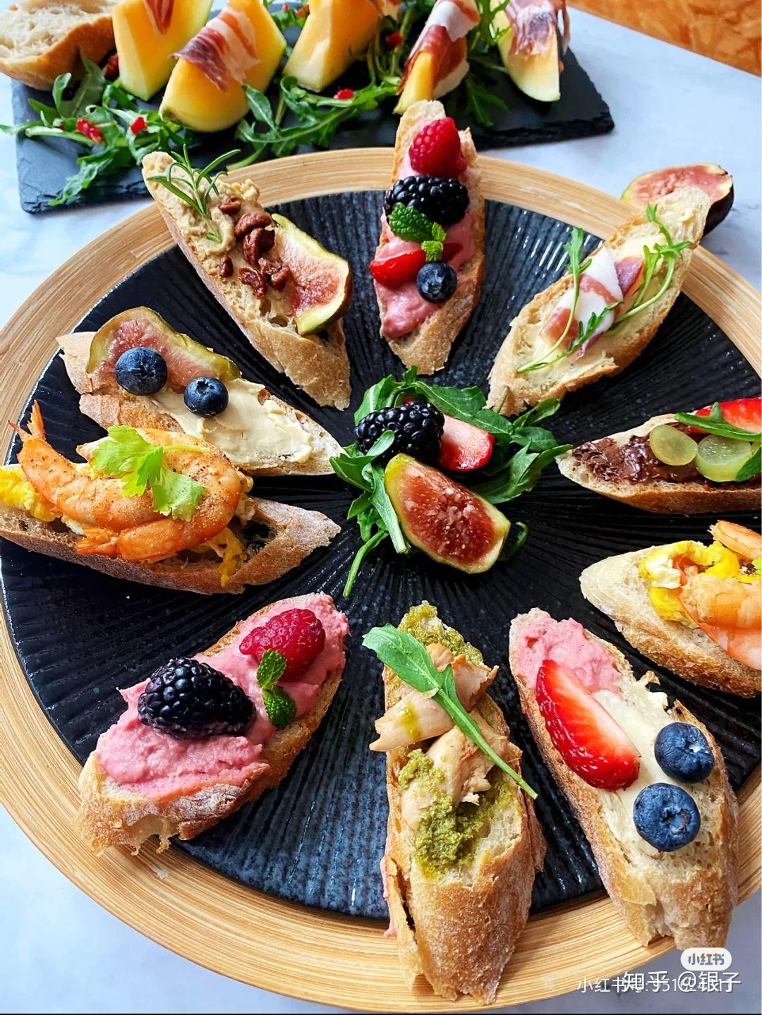 怎么摆盘都好看哈密瓜让火腿吃起来没有那么腻,又甜又咸超好吃我最爱
