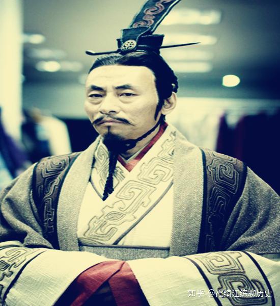 范雎列举了淖齿李兑的事例秦昭王十分惊惧立即铲除了四贵