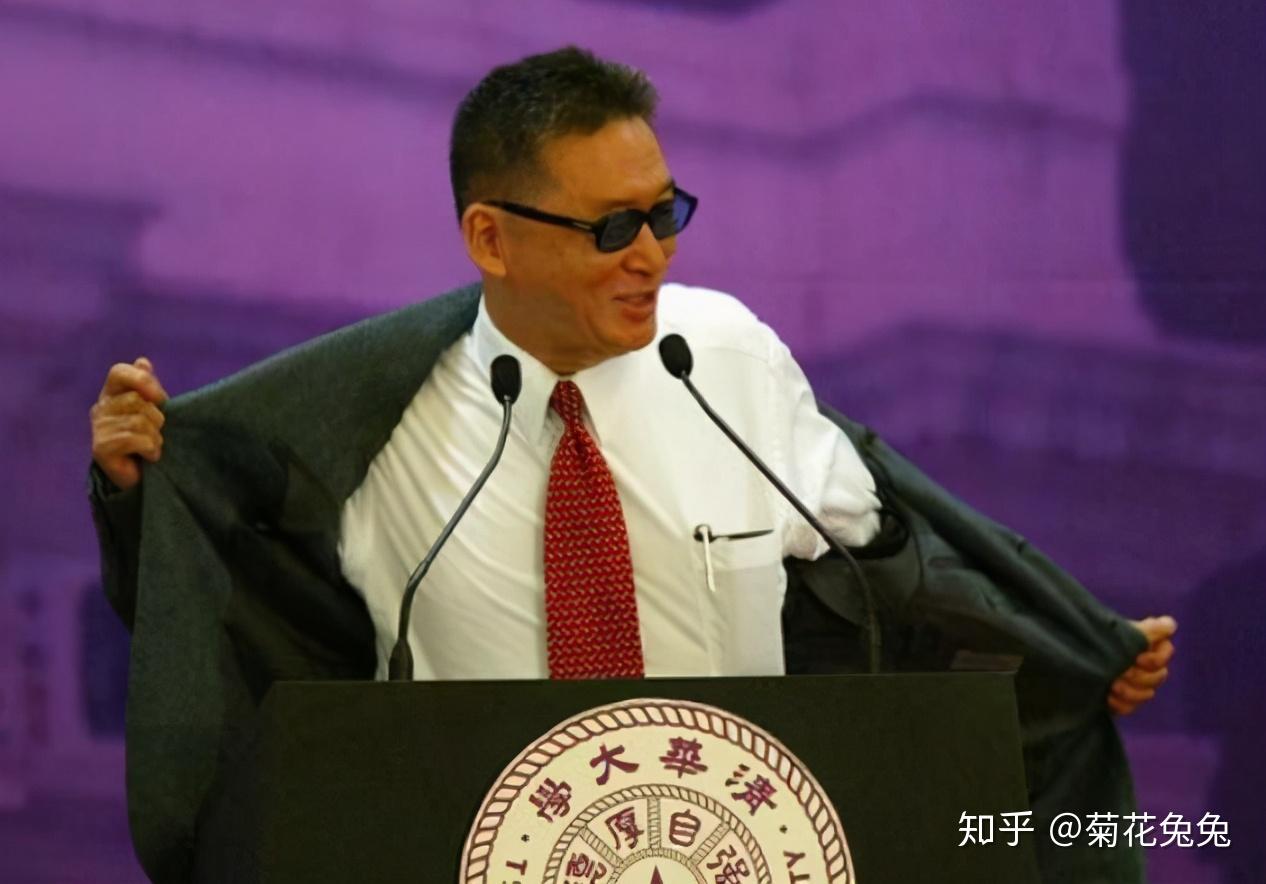 李敖北大演讲最后1分钟请王菲的姑姑上台给观众呈现凄凉场面