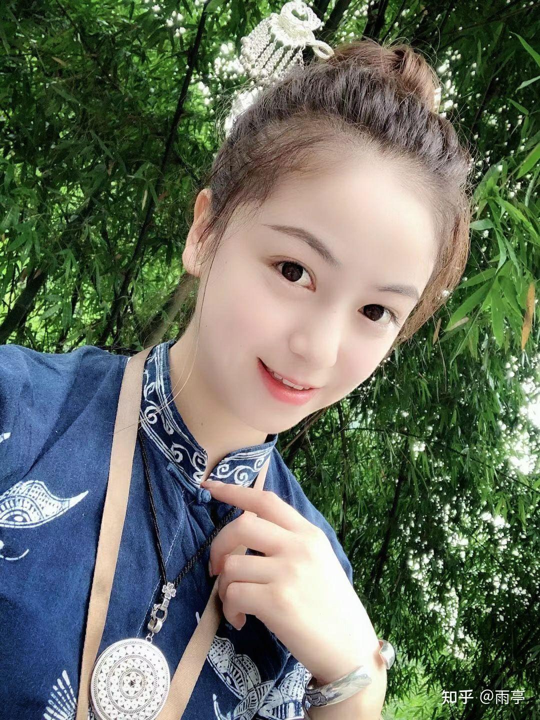 从贵州侗苗山寨走出的美女导游一一贵州行侧记