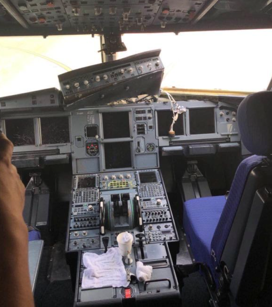 如何看待四川航空3u8633备降成都事件?