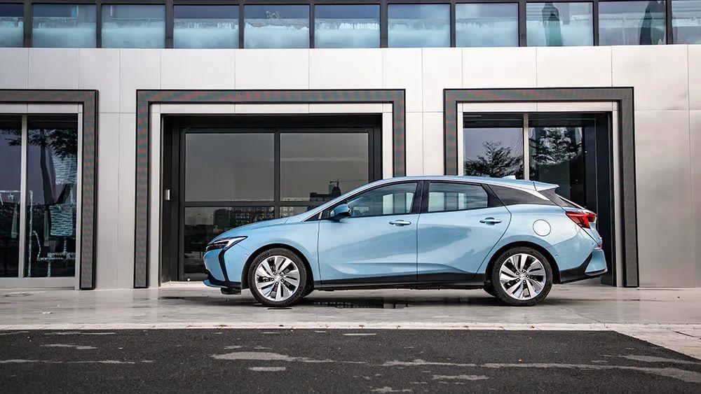 今年销量最好的油电混动车 v2-0752d6e4ecd4b54f303946d753e61b91_r.jpg