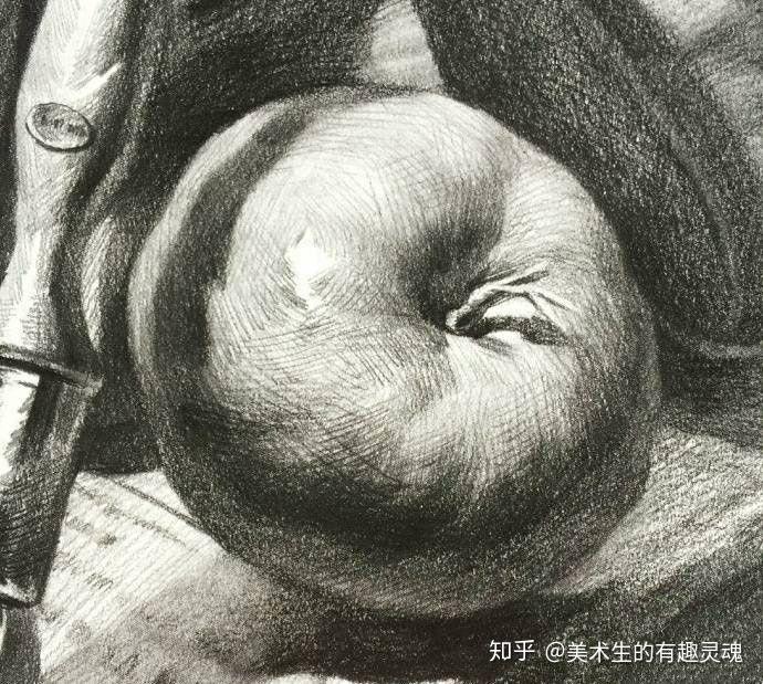 素描靜物中的蘋果塑造