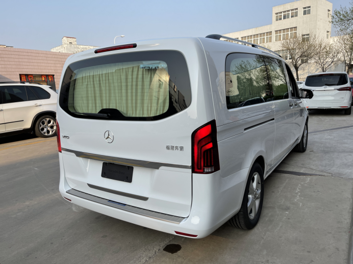 白色奔驰威霆 | 为数不多的家用vito升级案例分享 - 知乎