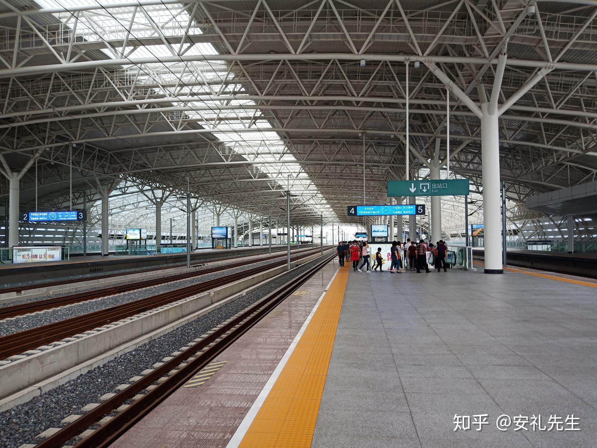 混合柱雨棚是南通西站的特色已建成但未投用的通苏嘉-盐通到发线(11)