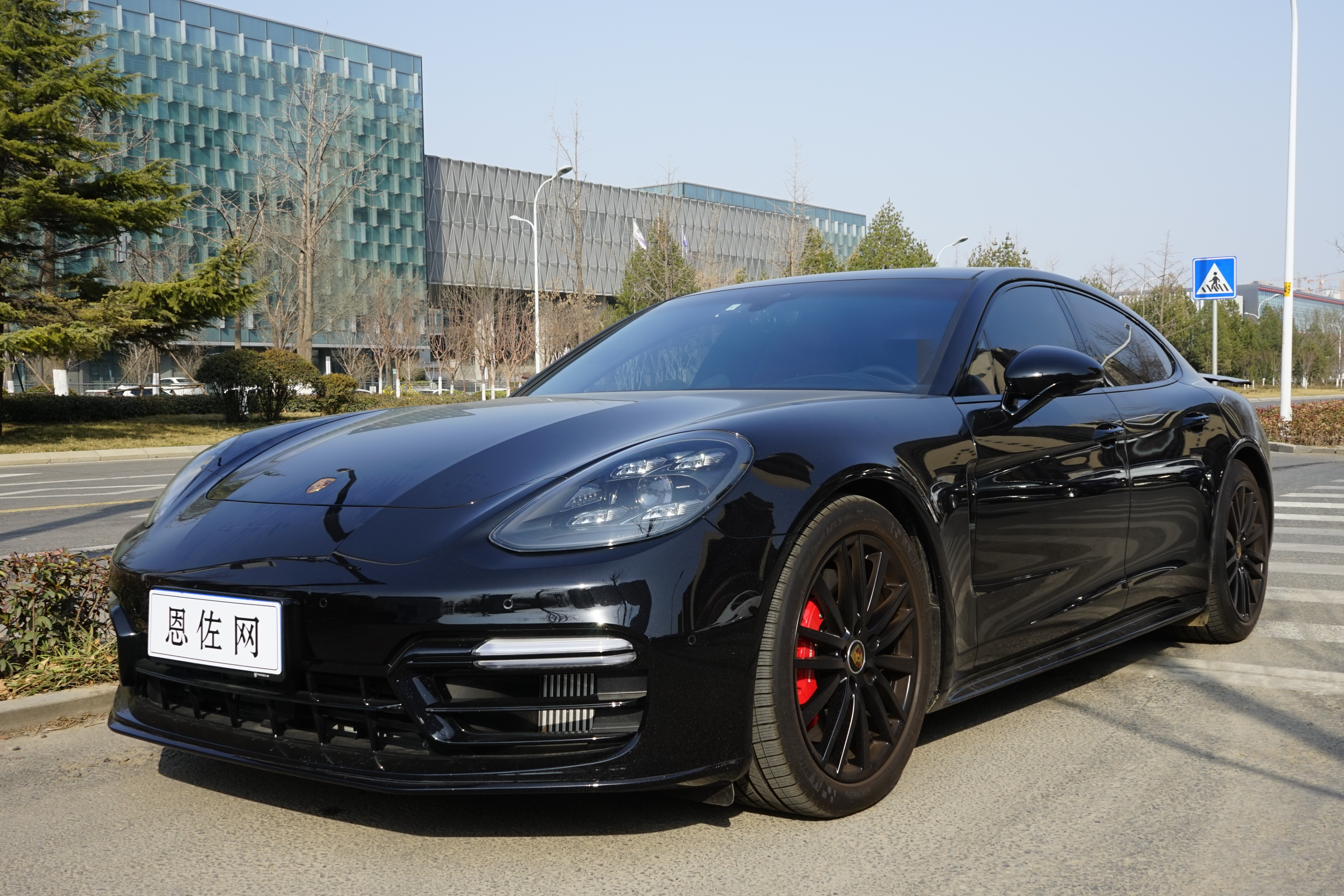 200多万提的panamera gts,黑武士外观,4.0t大v8,车主:这车太快 - 知乎