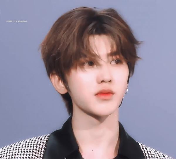 安利一下自己的爱豆另外给你们看看nine percent的神仙动图吧!