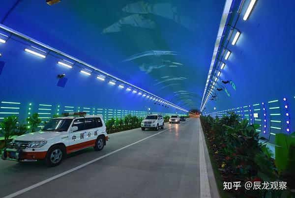 
BOBVIP体育中国建造的复兴号高铁动车时速350公里全球最快什么概念