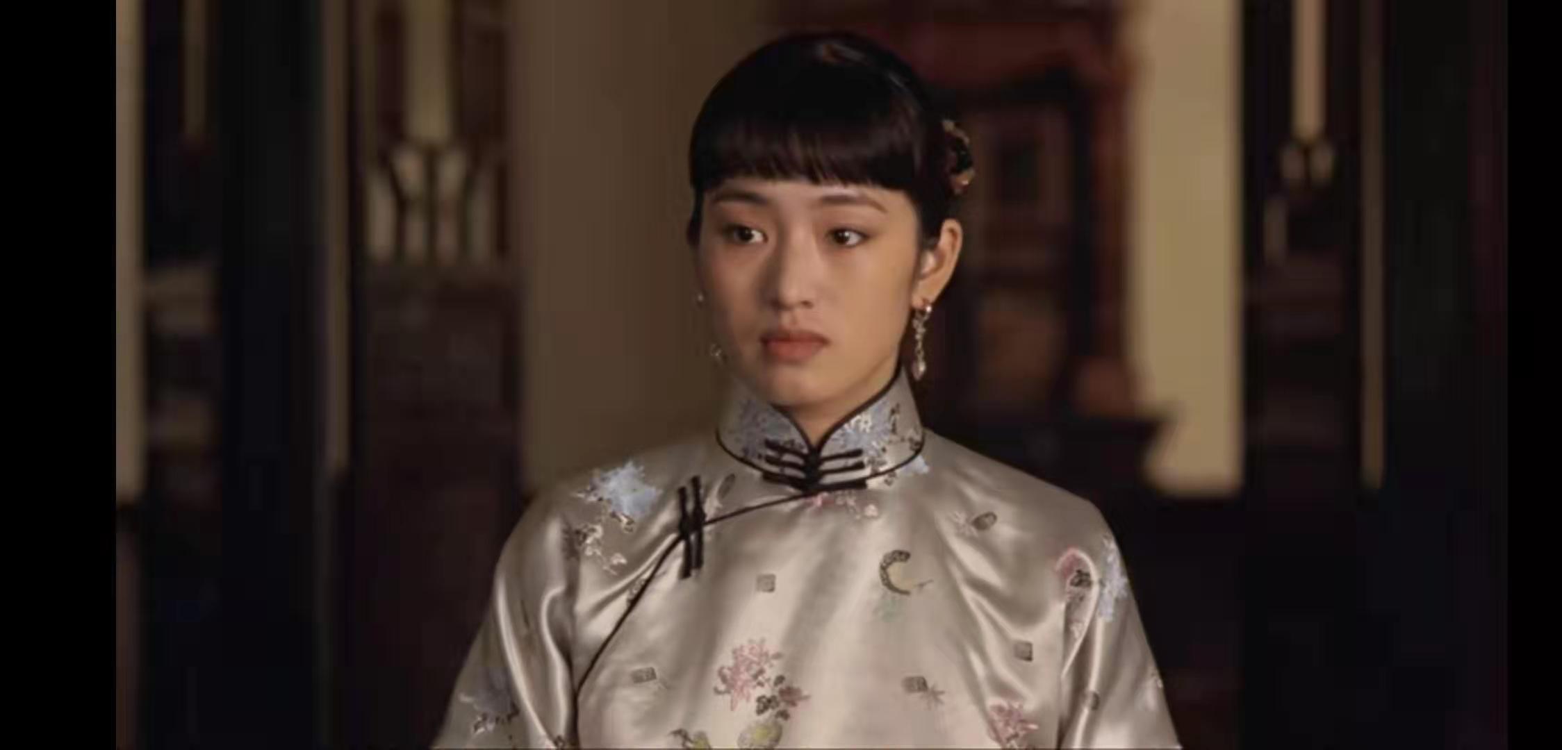 大红灯笼高高挂妻妾成群